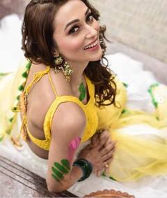 Tollywood Holi 2022: কেউ পরিবারের সঙ্গে, কারও ঠিকানা শান্তিনিকেতন, কেমন কাটল টলিউডের দোল?