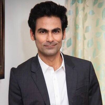 याशिवाय चेतन शर्मा, चेतन चौहान, मोहम्मद कैफ, दिलीप तिर्की, कीर्ती आझाद, चेतन शर्मा, लक्ष्मीरतन शुक्ला, संदीप सिंग, योगेश्वर दत्त, बबिता फोगट, अस्लम शेर खान या खेळाडूंनी राजकारणात आपले नशीब आजमावले आहे. यातील काही खेळाडू यशस्वी तर काही अयशस्वी ठरले आहेत. क्रिकेटपटूपासून राजकारणी झालेले, पाकिस्तानचे माजी कर्णधार इम्रान खान सध्या पाकिस्तानचे पंतप्रधान म्हणून काम पाहत आहेत.