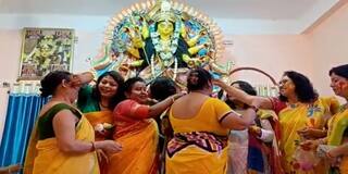 Hooghly: শ্রীরামপুরে দে বাড়িতে শুরু ২১৭ বছরের পুরনো দোল দুর্গোৎসব