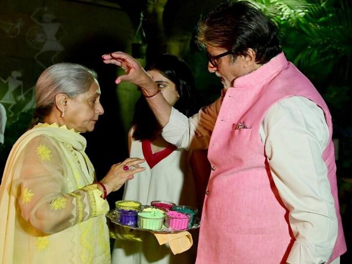 Amitabh Bachchan Akshay Kumar Sunny leone Bollywood Celebs Holi Photos Viral On Social Media अमिताभ बच्चन से अक्षय कुमार तक सेलेब्स ने ऐसे सेलिब्रेट की होली, शेयर कीं ये खूबसूरत फोटोज