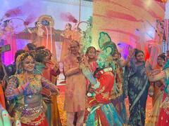 Holi 2022:  एमपी में Shivraj Singh Chauhan ने जमकर खेली होली, पत्नी को गुलाल लगाकर की त्योहार की शुरुआत, देखें तस्वीरें