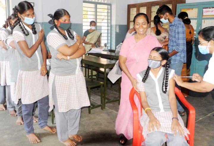 8,303 students in Ariyalur-Perambalur district have been vaccinated against corona. அரியலூர், பெரம்பலூர் மாவட்டங்களில் 8,303 மாணவர்களுக்கு கொரோனா தடுப்பூசி செலுத்தப்பட்டது