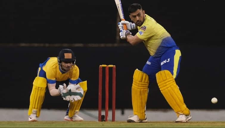 Watch Video: Chennai super kings shares a special video for dhoni from practice session Watch Video: ஹெல்மெட்டை கழற்றிய தோனி.. தெறிக்கவிடப்பட்ட சிக்சர்கள்! - சிஸ்கே பகிர்ந்த லேட்டஸ்ட் வீடியோ