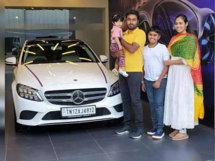 sanjeev alya manasa karthick gift luxury car to his brother ஆல்யாவும், சஞ்சீவும் காரை பரிசு கொடுத்திருக்காங்க.. யாருக்கு தெரியுமா மக்களே? குவியும் வாழ்த்துகள்..