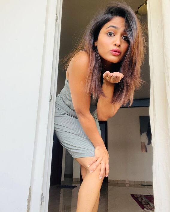 Alekhya Harika: దేత్తడి హారికను చూశారా, ఎంత హాట్ ఫోజులిస్తోందో