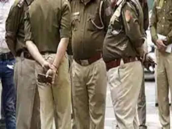 Gujarat Illegal Migration: अवैध इमीग्रेशन रैकेट मामले में आरपीओ पर अटकी गुजरात पुलिस, जांच को 'ऑपरेशन मेक्ला' नाम दिया गया Gujarat Illegal Migration: अवैध इमीग्रेशन रैकेट मामले में आरपीओ पर अटकी गुजरात पुलिस, जांच को 'ऑपरेशन मेक्ला' नाम दिया गया