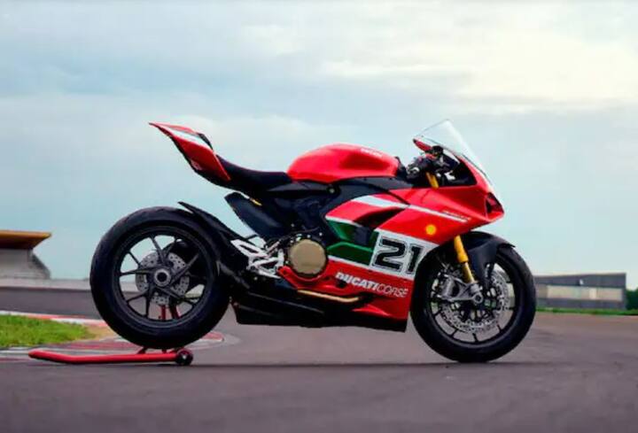 'Panigal V2 Bellis First Championship 20th Anniversary' সংস্করণের বাইকটি একটি   955 cc টুইন-সিলিন্ডার ইঞ্জিনে চলে।