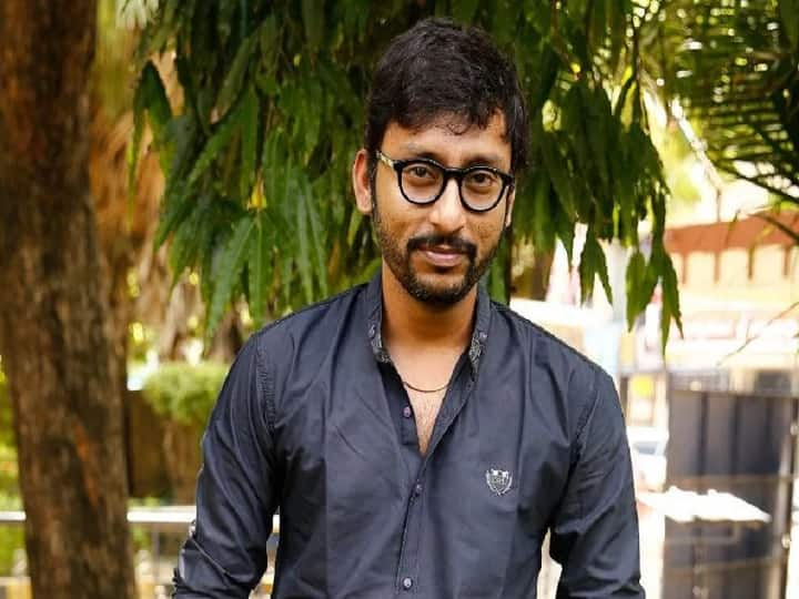 RJ Balaji slipper shot reply to netizen on Veetla Visheshanga Movie RJ Balaji Veetla Visheshanga: குடும்பத்துல ஒருத்தங்க கர்ப்பம்.. அதனால சர்ச்சையா? ரசிகரின் கேள்வியால் கொதித்த ஆர்ஜே பாலாஜி!!