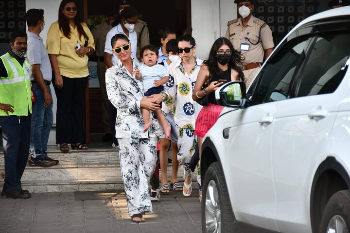 जेह मम्मी करीना कपूर की गोद में थे और करीना की तस्वीरें खींचने के लिए जैसे ही पैपराजी ने आवाज लगाई तो जेह का सारा ध्यान उन्हीं की तरफ हो गया.