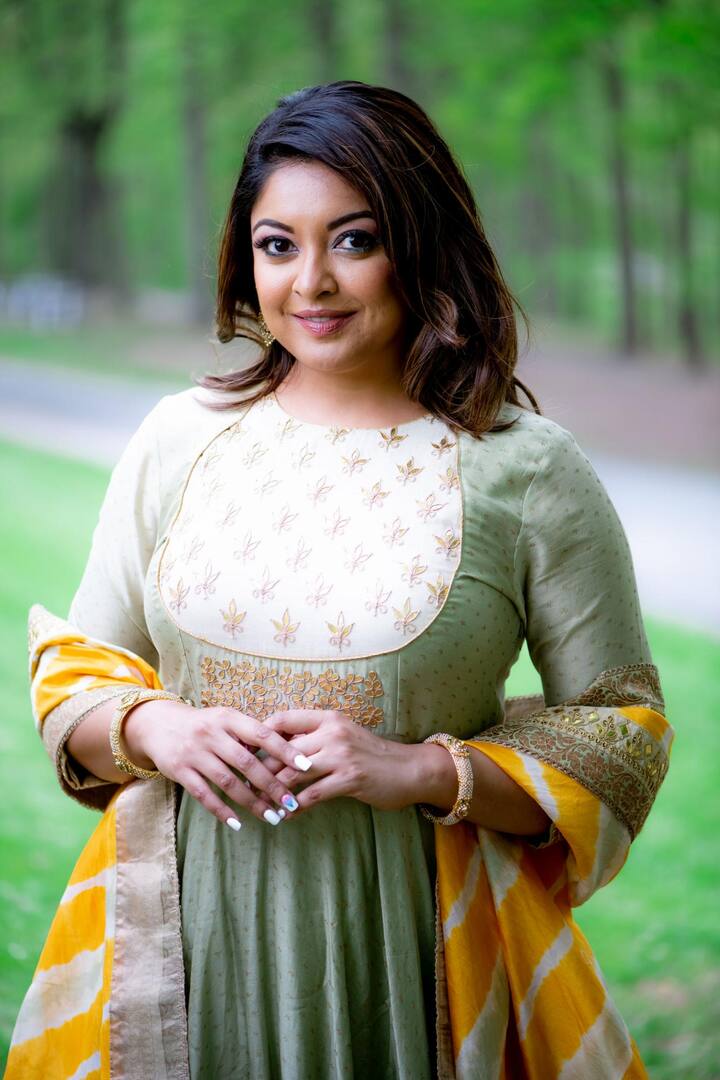 ਇੰਨਾ ਹੀ ਨਹੀਂ, ਇਹ ਤਨੁਸ਼੍ਰੀ ਦੱਤਾ ਹੀ ਸੀ ਜਿਸ ਨੇ ਬਾਲੀਵੁੱਡ 'ਚ MeToo ਦੀ ਸ਼ੁਰੂਆਤ ਕੀਤੀ ਸੀ। ਉਸ ਨੇ ਦੋਸ਼ ਲਾਇਆ ਸੀ ਕਿ ਨਾਨਾ ਪਾਟੇਕਰ ਨੇ ਹਾਰਨ ਓਕੇ ਪਲੀਜ਼ ਦੇ ਸੈੱਟ 'ਤੇ ਉਸ ਨੂੰ ਗਲਤ ਤਰੀਕੇ ਨਾਲ ਛੂਹਿਆ ਸੀ।