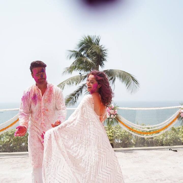 काही काळापूर्वी लग्नबंधनात अडकलेली अभिनेत्री अंकिता लोखंडेने शुक्रवारी पती विकी जैनसोबत पहिली होळी साजरी केली. (photo:lokhandeankita/ig)