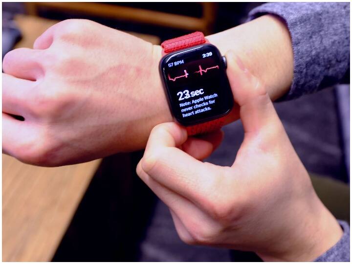 Apple Watch ECG Feature Save man life know how this feature work Apple Watch के इस कमाल के फीचर ने बचाई हरियाणा के 1 शख्स की जान, जानिए क्या है खास और कैसे करता है काम