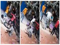 Indore News: खलनायक का गाना 'सबको पता था मैं कमजोर हूं' सुनकर युवक ने खुद को मारा चाकू, वीडियो वायरल