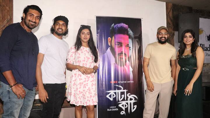পরিচালক রাজা চন্দের মতোই এই ওয়েব সিরিজের মাধ্যমে ওয়েব প্ল্যাটফর্মে আত্মপ্রকাশ হতে চলেছে অভিনেত্রী মানসী সেনগুপ্তের। তাঁর বিপরীতে দেখা যাবে সৌরভ দাসকে। তাঁরাই মুখ্য চরিত্রে অভিনয় করছেন