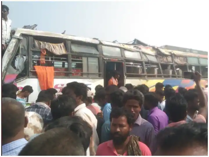 Road Accident in tumkur district of Karnataka Eight killed 20 injured after bus overturns  Road Accident : ਕਰਨਾਟਕ ਦੇ ਤੁਮਕੁਰ ਜ਼ਿਲੇ 'ਚ ਸੜਕ ਹਾਦਸਾ , ਬੱਸ ਪਲਟਣ ਨਾਲ 8 ਲੋਕਾਂ ਦੀ ਮੌਤ, 20 ਜ਼ਖਮੀ