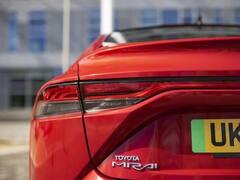 हायड्रोजनवर चालणारी Toyota Mirai कार आहे तरी कशी? वाचा...