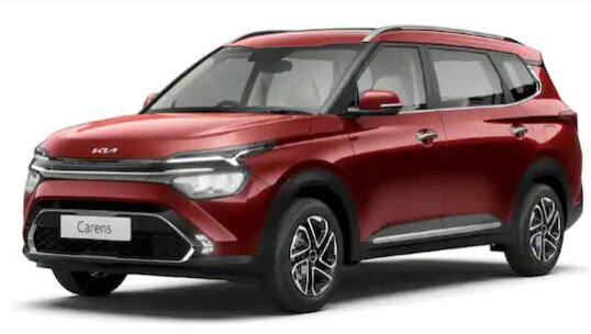 Kia Carens: The Kia Carens ਇੱਕ 7 ਸੀਟਰ RV ਹੈ ਜਿਸਦੀ ਕੀਮਤ 8.99 ਰੁਪਏ ਤੋਂ 16.99 ਲੱਖ ਰੁਪਏ ਤੱਕ ਹੈ। ਇਹ ਦੋ ਇੰਜਣ ਵਿਕਲਪਾਂ ਅਤੇ 3 ਟ੍ਰਾਂਸਮਿਸ਼ਨ ਦੇ ਨਾਲ 19 ਰੂਪਾਂ ਵਿੱਚ ਉਪਲਬਧ ਹੈ। ਮੈਨੂਅਲ, ਆਟੋਮੈਟਿਕ (ਡੁਅਲ ਕਲਚ) ਅਤੇ ਆਟੋਮੈਟਿਕ (ਟਾਰਕ ਕਨਵਰਟਰ)। ਕੇਅਰਨਜ਼ 8 ਰੰਗਾਂ ਵਿੱਚ ਉਪਲਬਧ ਹੈ। ਕੇਅਰਨਜ਼ ਦੀ ਮਾਈਲੇਜ 15.7 kmpl ਤੋਂ 21.3 kmpl ਤੱਕ ਹੈ। ਇਹ ਡੀਜ਼ਲ ਅਤੇ ਪੈਟਰੋਲ ਦੋਵਾਂ ਵਿੱਚ ਉਪਲਬਧ ਹੈ।