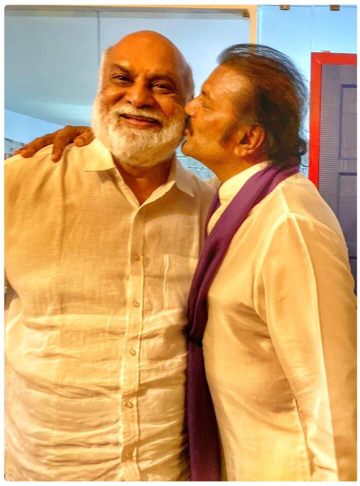 దర్శకుడు రాఘవేంద్రరావుకు ముద్దు పెడుతూ.. - Image Credit: Mohan Babu/Twitter