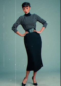 सबा आज़ाद ने शेयर किया विटेंज फोटोशूट, रूमर्ड  ब्वॉयफ्रेंड ऋतिक रोशन की मां ने कहा 'क्यूट'