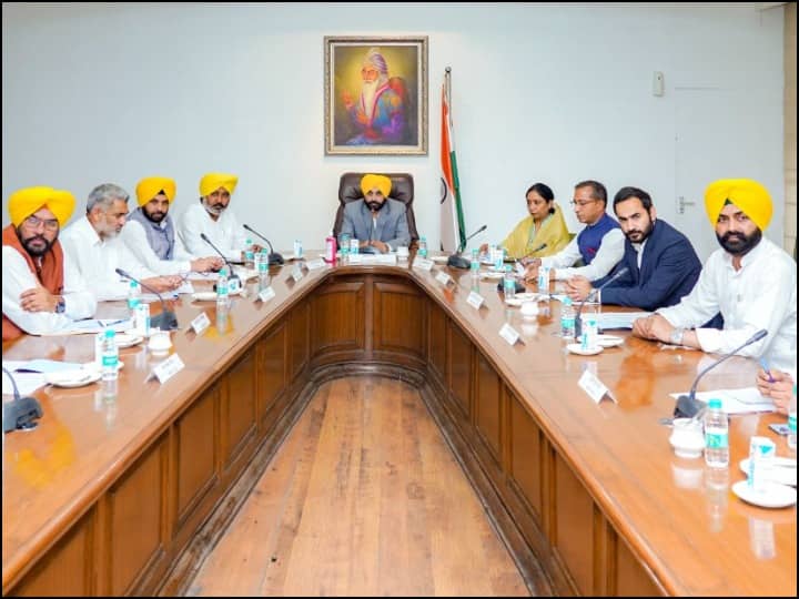 Punjab Cabinet meeting Decision on employment likely as Bhagwant Mann sets out to fulfil poll promises Punjab Cabinet Meeting: रोजगार को लेकर बड़ा फैसला संभव, सीएम भगवंत मान कर सकते हैं ये चुनावी वादा पूरा