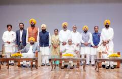 Photos: ਤਸਵੀਰਾਂ 'ਚ ਦੇਖੋ ਭਗਵੰਤ ਮਾਨ ਦੇ ਮੰਤਰੀ ਮੰਡਲ ਦਾ ਸਹੁੰ ਚੁੱਕ ਸਮਾਗਮ, 10 ਕੈਬਨਿਟ ਮੰਤਰੀਆਂ ਚੁੱਕੀ ਸਹੁੰ