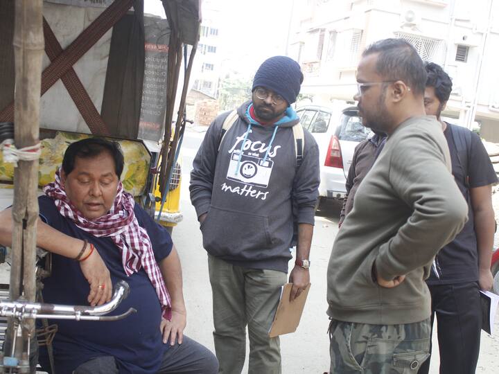 এই ছবিতে অভিনয় করছেন, সায়ন ঘোষ, ইন্দ্রাণী সাহা, খরাজ মুখোপাধ্যায়, রাজেশ শর্মা, পার্থসারথি চক্রবর্তী, স্নেহা বিশ্বাস, সুখরঞ্জন বন্দ্যোপাধ্যায়, মানস দেব ও অন্যান্যরা। ছবির গল্প এগোয় একটি প্রেমের সম্পর্ককে কেন্দ্র করে।