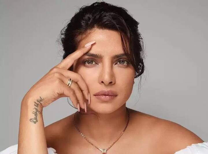 प्रियंका चोपड़ा के मुंबई के अलावा अब लॉस एंजेलिस में भी आलीशान घर है. साथ ही एक्ट्रेस ने गोवा के बागा बीच के करीब एक विला को अपना हॉलिडे होम बनाया है. प्रियंका के गोवा वाले हॉलिडे होम में सभी तरह की सुख-सुविधाएं मौजूद हैं.