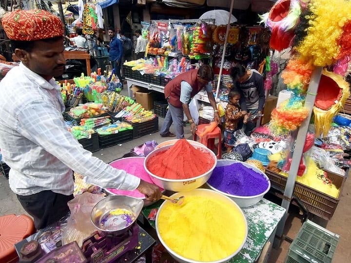 Holi 2022: होली पर व्यापारियों की हुई बल्ले-बल्ले, 20,000 करोड़ से ज्यादा का हुआ व्यापार