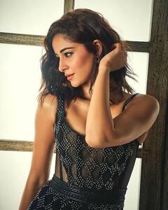 Ananya Panday: কালো পোশাকে নেট দুনিয়ায় ঝড় তুললেন অনন্যা পাণ্ডে