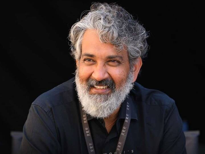 बात करें फिल्म के निर्देशक एस एस राजामौली की तो कहा जा रहा है कि इस फिल्म के लिए उन्होंने फीस नहीं ली है बल्कि उनका फिल्म के प्रॉफिट में 30 फीसदी की हिस्सेदारी है.
