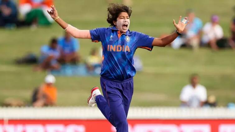 ICC Womens Cricket World Cup 2022: : Jhulan Goswami completes special double ton, becomes only 2nd women's cricketer to play 200 ODIs ICC Womens Cricket World Cup 2022:  'ক্লাব ২০০', বিশ্বকাপের মঞ্চে ফের রেকর্ড টিম ইন্ডিয়ার পেসার ঝুলন গোস্বামীর