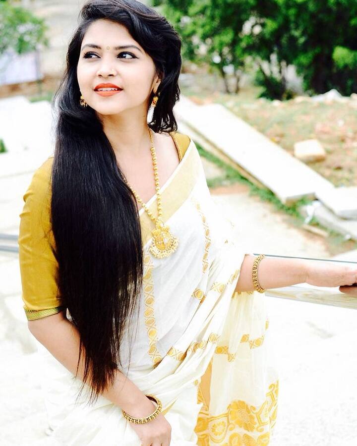 కార్తీకదీపం సీరియల్ కొత్త శౌర్య గా కన్నడ బ్యూటీ అమూల్య గౌడ  (Image Credit: Amulya Gowda/ Instagram)
