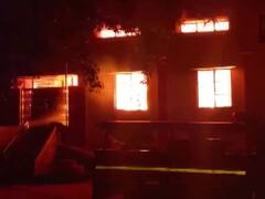 Shahjahanpur News: शाहजहांपुर के रजिस्ट्री ऑफिस में लगी भीषण आग, कई अहम दस्तावेज जलकर हुए राख