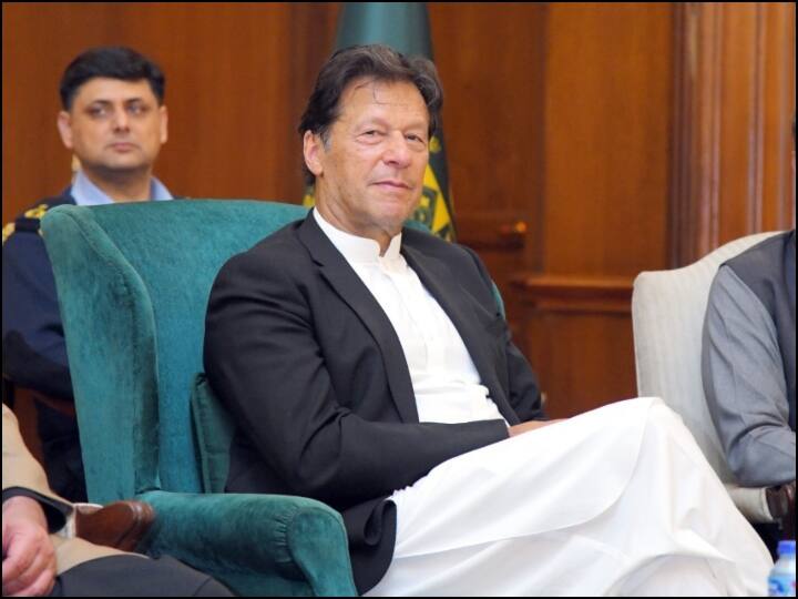 Political Crisis in Pakistan: Pak PM Imran Khan remembers India when danger looms over chair Political Crisis in Pakistan: ਜਦੋਂ ਕੁਰਸੀ 'ਤੇ ਮੰਡਰਾਇਆ ਖ਼ਤਰਾ ਤਾਂ ਪਾਕਿ ਪੀਐਮ ਇਮਰਾਨ ਖਾਨ ਨੂੰ ਯਾਦ ਆਇਆ ਭਾਰਤ