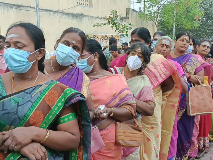 கரூர் கல்யாண பசுபதீஸ்வரர் ஆலயத்தில் பங்குனி தேரோட்டம் - ஏராளமான பக்தர்கள் சுவாமி தரிசனம்