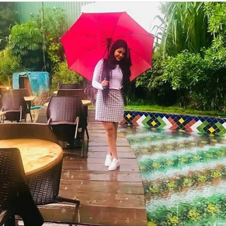 ప్రస్తుతం కన్నడంతో పాటూ తెలుగు, తమిళంవైపు కూడా ఫేస్ టర్నింగ్ ఇచ్చుకున్న అమూల్య.. బుల్లితెర బాహుబలి కార్తీకదీపం సీరియల్ తో తెలుగు బుల్లితెరపై ఎంట్రీ ఇచ్చింది.