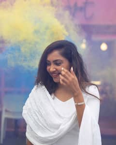 Smruthi venkat : ஜாலியாக ஹோலி கொண்டாடிய ஸ்ம்ருதி வெங்கட்... கலர்புல் புகைப்படங்கள்!