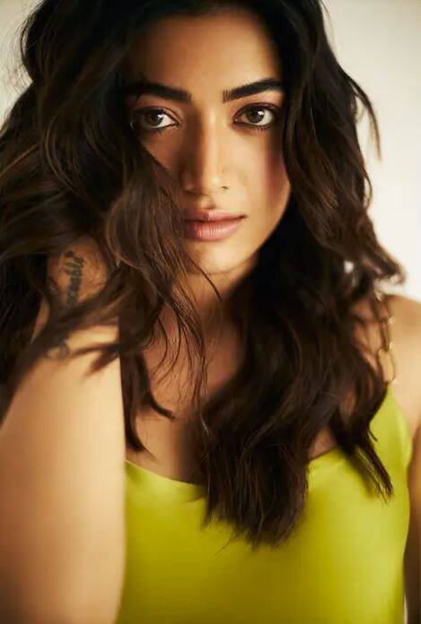 ਰਕਸ਼ਿਤ ਸ਼ੈੱਟੀ ਨੇ ਵੀ ਬਾਅਦ ਵਿੱਚ ਕਿਹਾ, ਹਰ ਅਨੁਭਵ ਚੰਗਾ ਅਤੇ ਮਾੜਾ ਹੁੰਦਾ ਹੈ। ਮੈਨੂੰ ਇਸ ਤੋਂ ਬਹੁਤ ਕੁਝ ਸਿੱਖਣ ਨੂੰ ਮਿਲਿਆ। ਰਸ਼ਮੀਕਾ ਅਤੇ ਰਕਸ਼ਿਤ ਦੇ ਵੱਖ ਹੋਣ ਤੋਂ ਬਾਅਦ ਅਦਾਕਾਰਾ ਦਾ ਨਾਂ ਸਾਊਥ ਐਕਟਰ ਵਿਜੇ ਦੇਵਰਕੋਂਡਾ ਨਾਲ ਜੁੜ ਗਿਆ ਹੈ। ਹਾਲਾਂਕਿ ਦੋਵਾਂ ਨੇ ਆਪਣੇ ਰਿਸ਼ਤੇ ਨੂੰ ਲੈ ਕੇ ਕਦੇ ਕੋਈ ਸਪੱਸ਼ਟੀਕਰਨ ਨਹੀਂ ਦਿੱਤਾ ਹੈ।