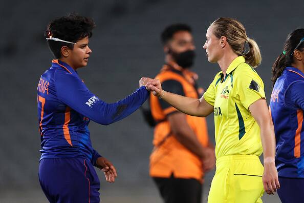 Women's World Cup: Lanning leads the way for Australia entering semifinals after beating India by 6 wickets. Women's World Cup: Lanning's Captain's Knock Helps AUSW Beat INDW By 6 Wickets & Enter Semi-Final Of WC