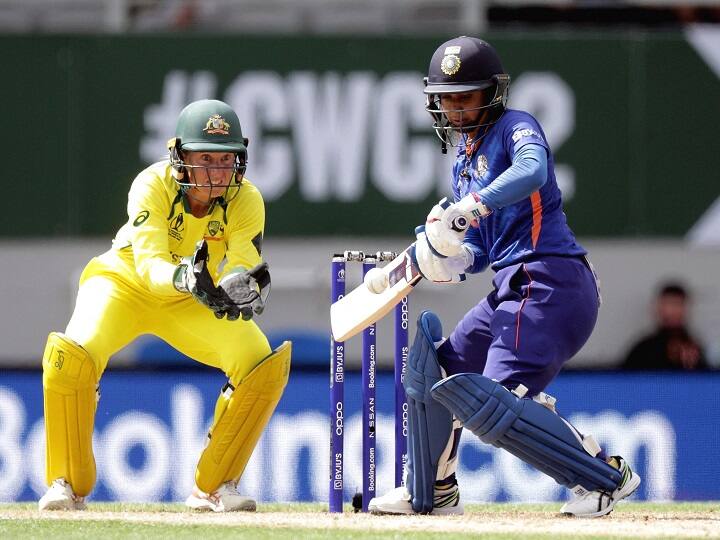 Indian womens cricket team 278 Run target against the Australian womens team IND W vs AUS W World Cup : भारतीय महिला संघाचे ऑस्ट्रेलियासमोर 278 धांवाचे लक्ष्य, तिघींची अर्धशतकी खेळी