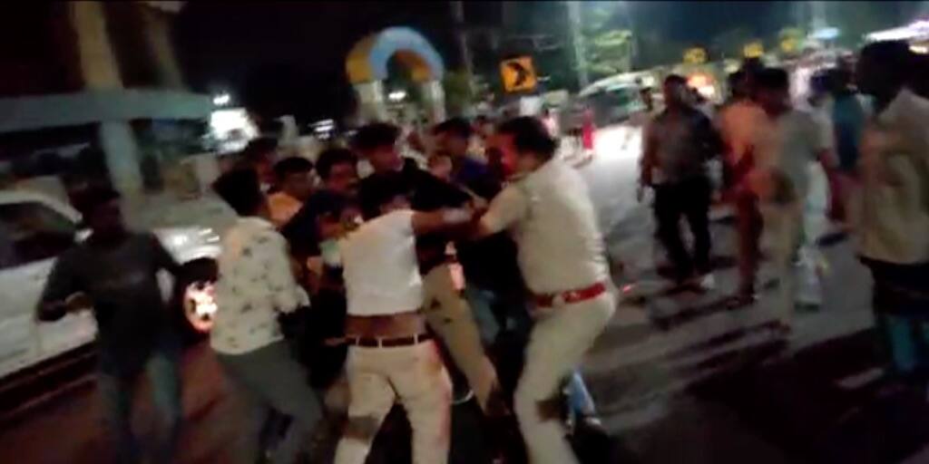 North 24 Parganas Bongaon two trinamoll leaders openly clashed North 24 Parganas: পুরবোর্ড গঠনের পরেই বনগাঁয় প্রকাশ্যে তৃণমূলের দুই নেতার সংঘাত