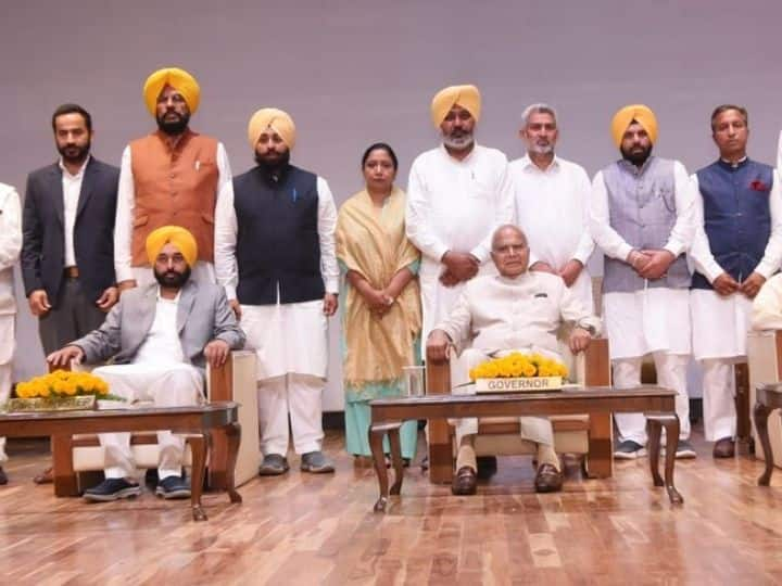 10 Ministers Including 8 First Time MLAs Sworn-In For CM Bhagwant Mann Led Cabinet Bhagwant Mann Cabinet: పంజాబ్‌ సీఎం భగవంత్ మాన్ జట్టు ప్రమాణం, తొలిసారి ఎన్నికైన 8మంది ఎమ్మెల్యేలకు ఛాన్స్