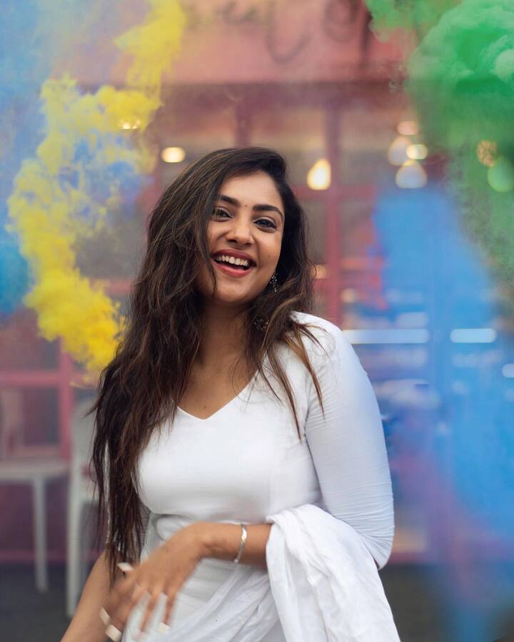 மான் ஒன்று துள்ளிதான் வாழ்ந்த வீடு ஆண் சிங்கம் ஒன்று அரசாண்ட காடு