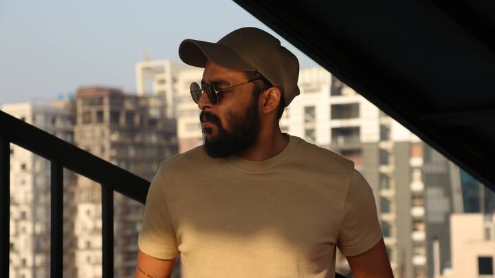 সদ্য মুক্তি পেয়েছে এই ওয়েব সিরিজের ট্রেলার। আগামী ২৫ তারিখ ক্লিক প্ল্যাটফর্মে মুক্তি পাবে এই ওয়েব সিরিজ।