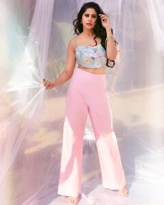 Saie Tamhankar : सईच्या लूकची चर्चा; फोटो झाले व्हायरल!