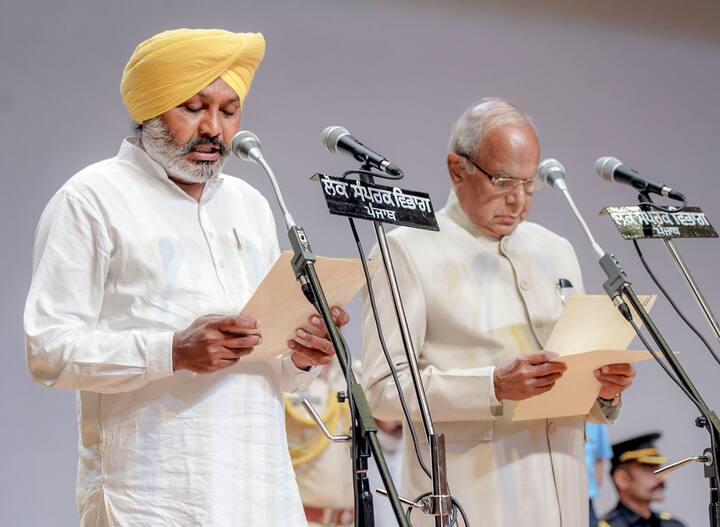 हरपाल सिंह चीमा आज भगवंत मान के मंत्रिमंडल में शामिल हो चुके हैं. शपथ लेने के बाद उन्होंने कहा कि, “मैं पहले जनता का सेवक था और आज भी सेवक हूं. हम जैसे आम लोग, जिन्होंने मंत्री बनने के बारे में सोचा भी नहीं होगा, मंत्री बन गए हैं. हम सभी वादों को पूरा करेंगे.”