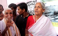 Mallu Swarajyam :  ఆమె మాటే తుపాకీ తూటా - పిడికిలి ఎత్తితే విప్లవబాట ! ఉద్యమించే మహిళాలోకానికి నిలువెత్తు సంతకం మల్లు స్వరాజ్యం !