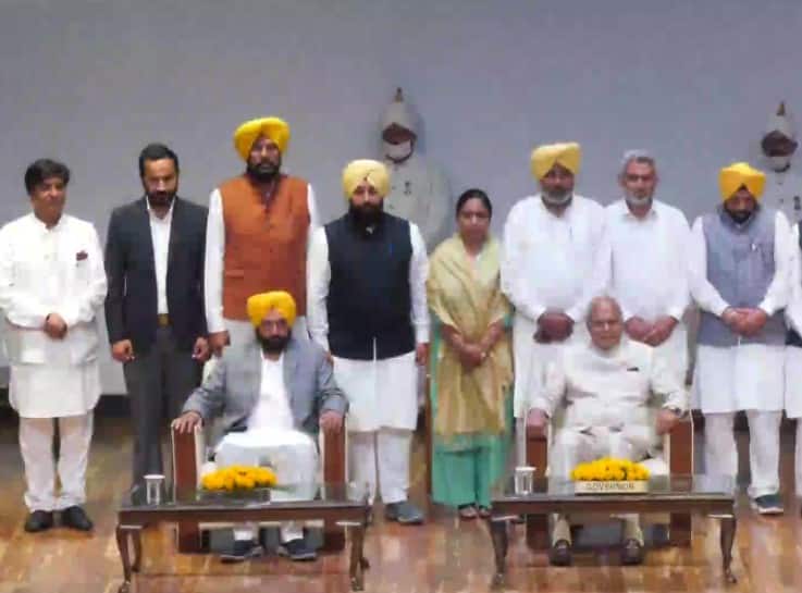Punjab में मान के 10 मंत्रियों ने ली शपथ, दोपहर 2 बजे होगी कैबिनेट की पहली बैठक, बड़ा फैसला से सकती है नई सरकार