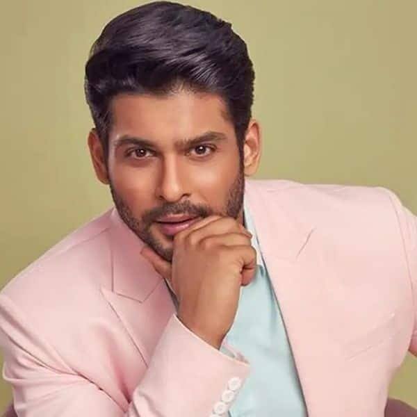 बिग बॉस 13 के विनर और 'बालिका वधु' फेम एक्टर सिद्धार्थ शुक्ला की मौत ने तो हर किसी का दिल दहला दिया था. उनके करीबियों व परिवार वाले शायद ही उनके जाने का ग़म भुला पाए हों.