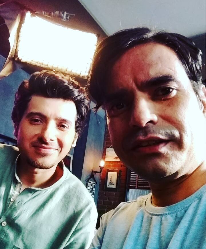 उनकी मौत की खबर सुन पूरी फिल्मी दुनिया को खूब झटका लगा था. उनकी मौत की खबर को मुन्ना भैया ने दुनिया को बताया था.